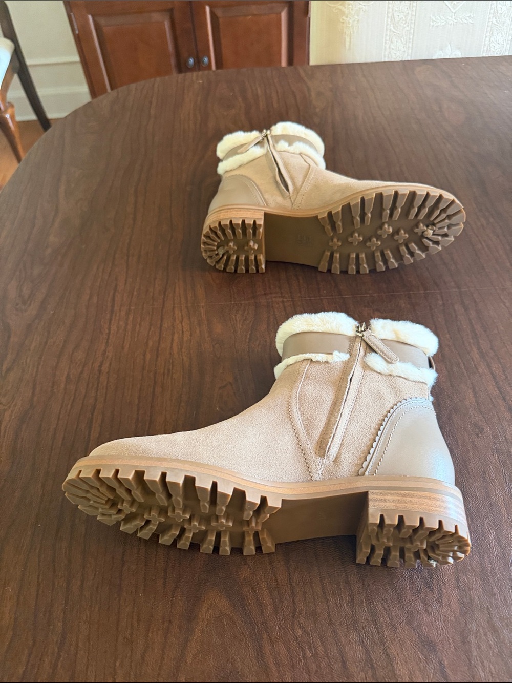 kate spade Bailee Beige Suede Ankle Boots with Cream Faux-Fur Cuff never worn - Picture 7 of 8